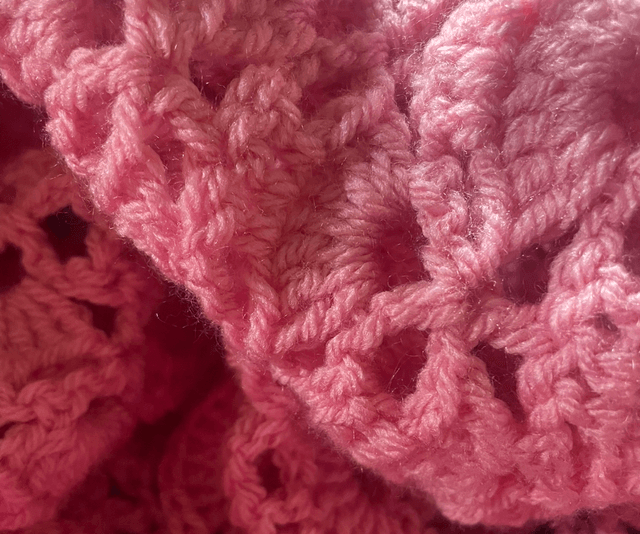 Omslagdoek gehaakt bubblegum 