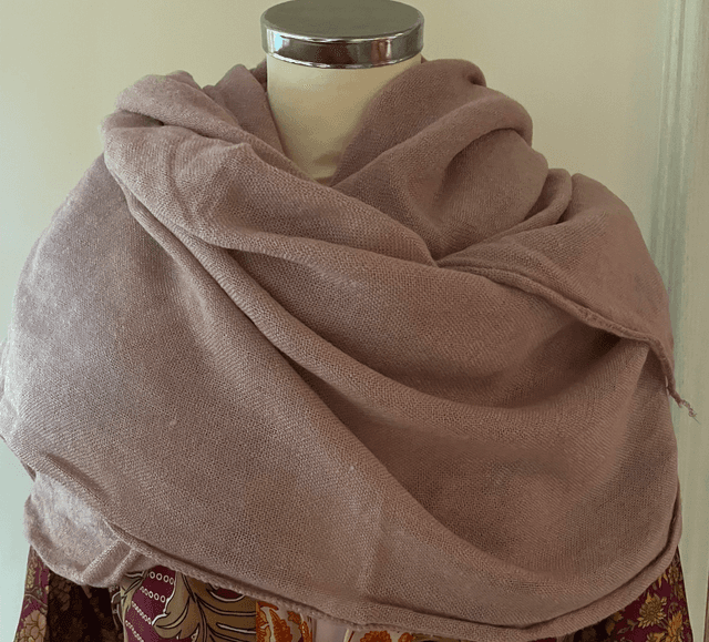Heerlijk zachte oud roze sjaal 210cm x 70cm 100%wol